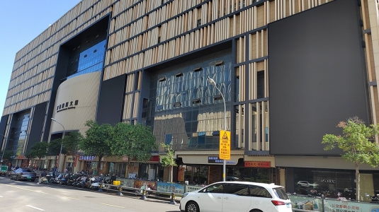 大型戶外LED屏讓濟南某商務(wù)樓宇成商業(yè)美學(xué)新地標(biāo)